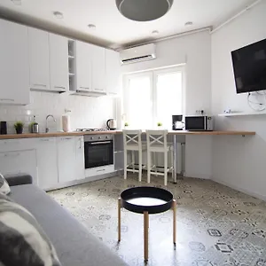 Apartament In The Old, Bucureşti