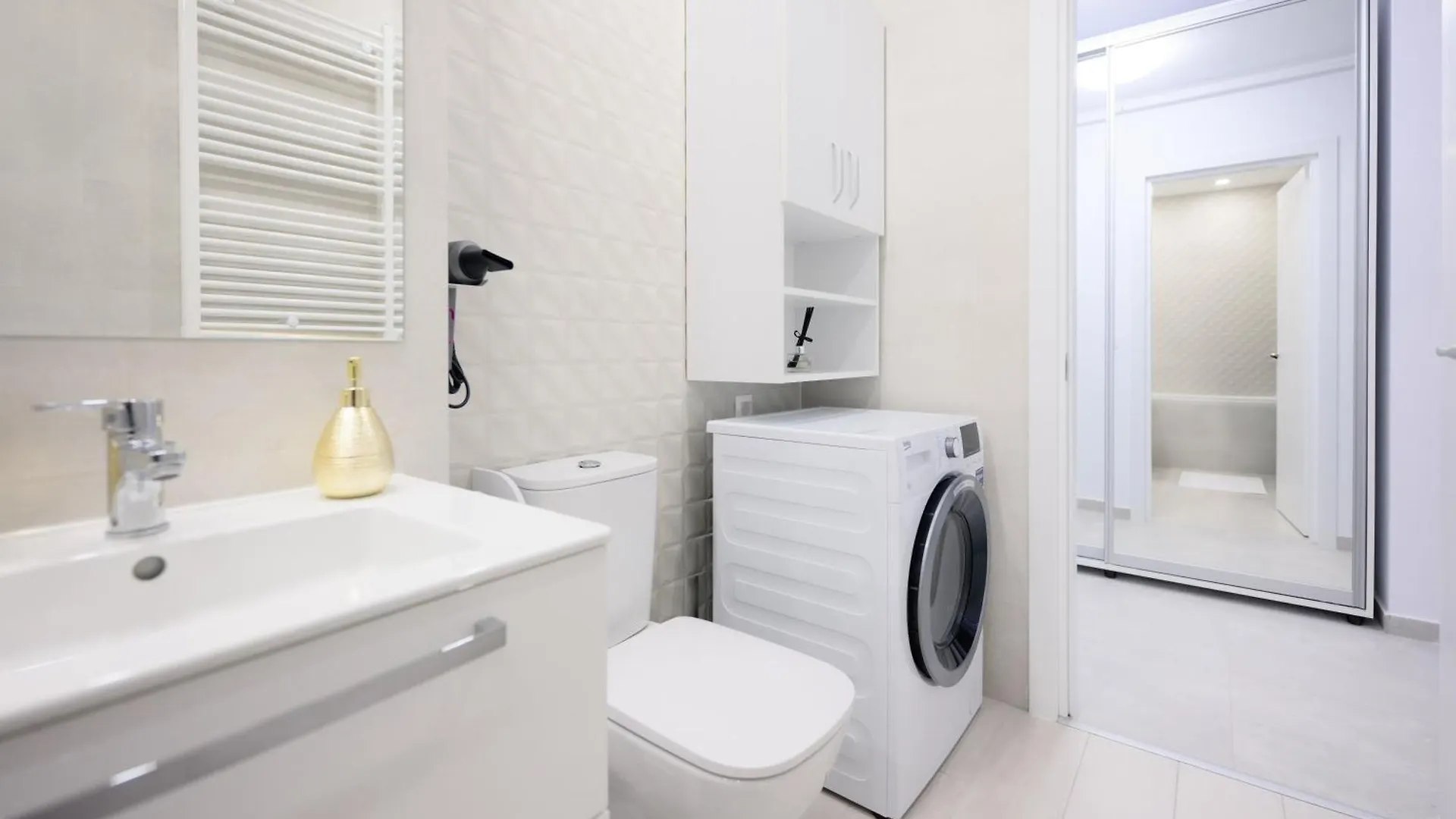 Apartamento Charming Hideaway Inspired By El Profesor'S Intrigue Bucarest